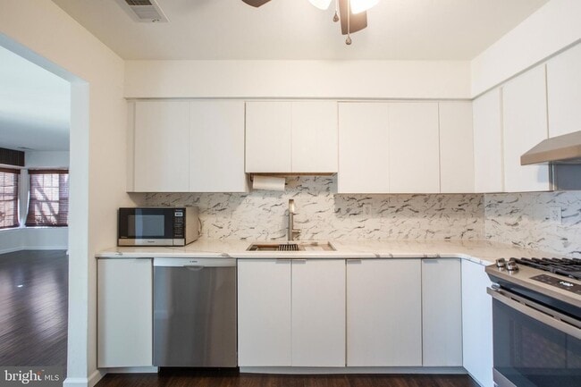 Building Photo - 297 Andover Pl