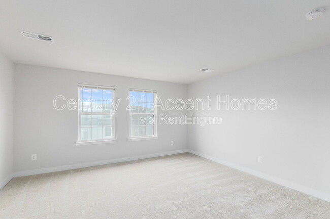 Building Photo - 14020 Sunrise Valley Dr