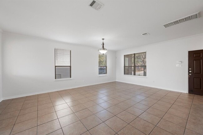 Building Photo - 1635 Bayland St