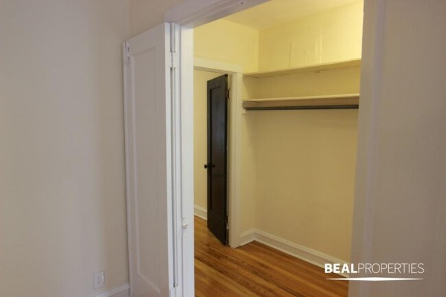 Building Photo - 1 bedroom in CHICAGO IL 60625
