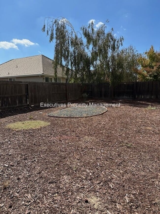 Building Photo - 518 Barclay Way