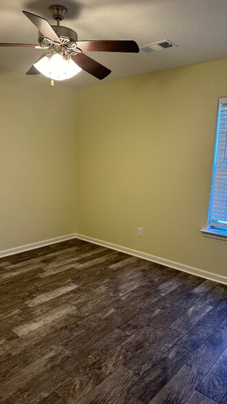 Building Photo - 144 Corbin Cir