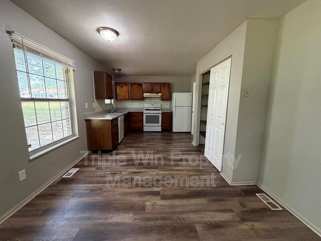 Building Photo - 11841 Del Rosa Way