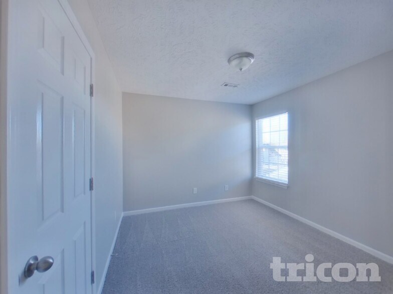 Building Photo - 3011 Deer Trail Dr