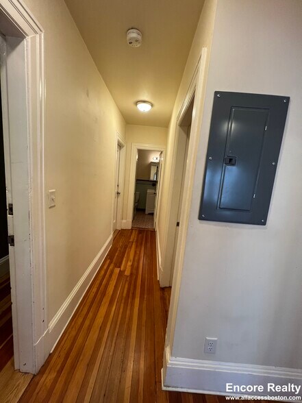Building Photo - 1463 Beacon St