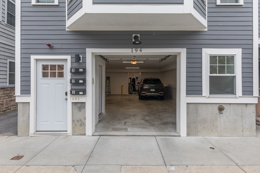 Building Photo - 194 K St