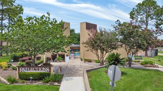 Building Photo - 2358 Binley Dr