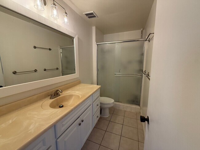 Building Photo - 949 Wainiha St