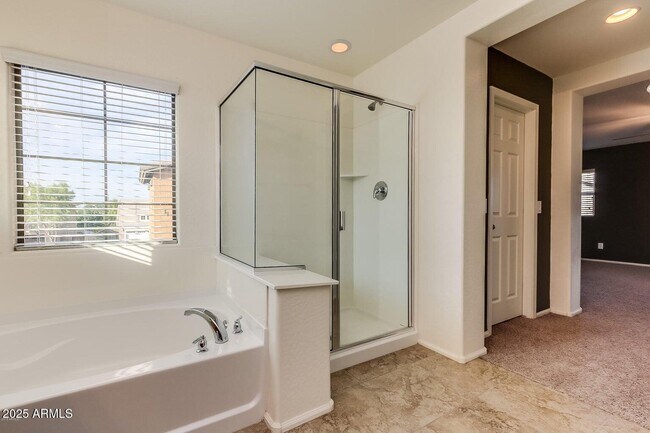 Building Photo - 869 E Doral Ct