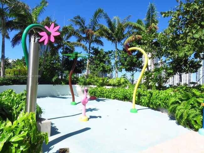 Building Photo - 700 NE 24th St