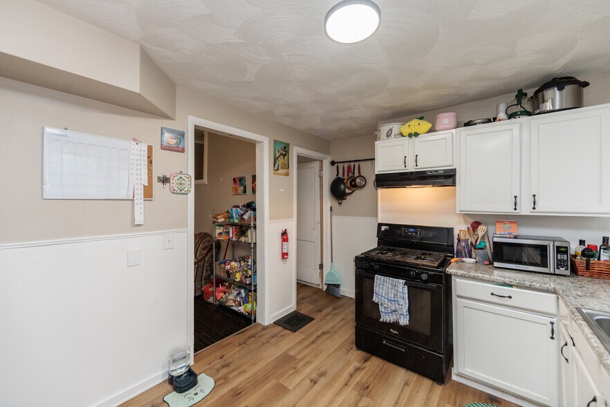 Building Photo - 1446 Hopkins Ave