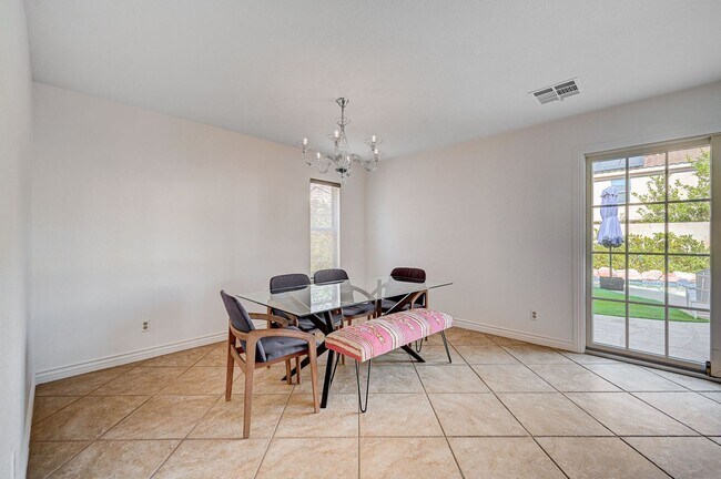 Building Photo - 3 BEDROOM + POOL IN DESIRABLE PECCOLE RANC...