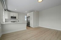 Building Photo - 432 S Maple Ave