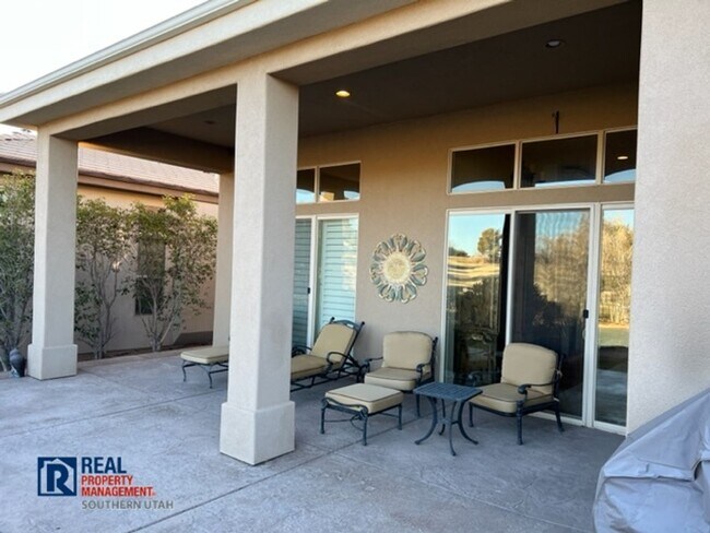 Building Photo - Fully Furnished Home