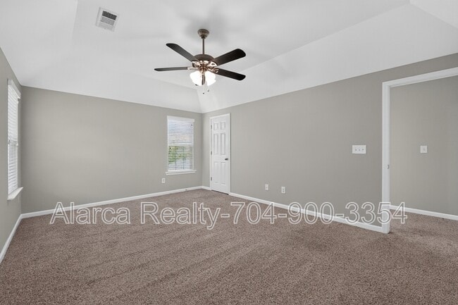 Building Photo - 2041 White Cedar Ln