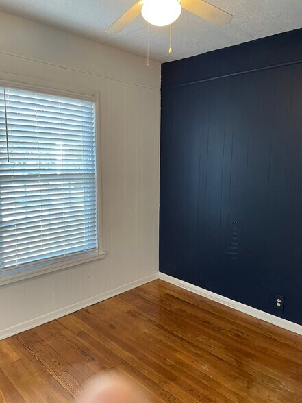 Building Photo - 622 N Forest Ave