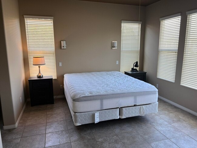 Building Photo - 59 Shoreline Dr