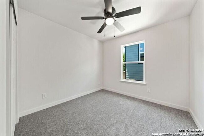 Building Photo - 227 S Grimes St