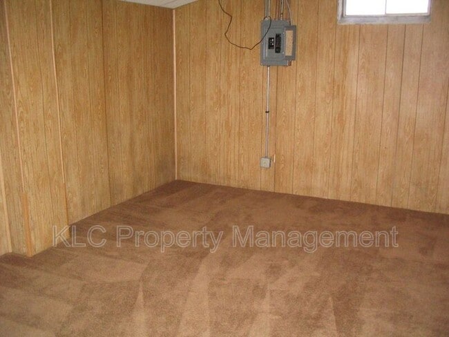 Building Photo - 627 3rd St
