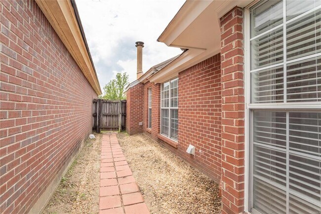 Building Photo - 1161 Stafford Dr