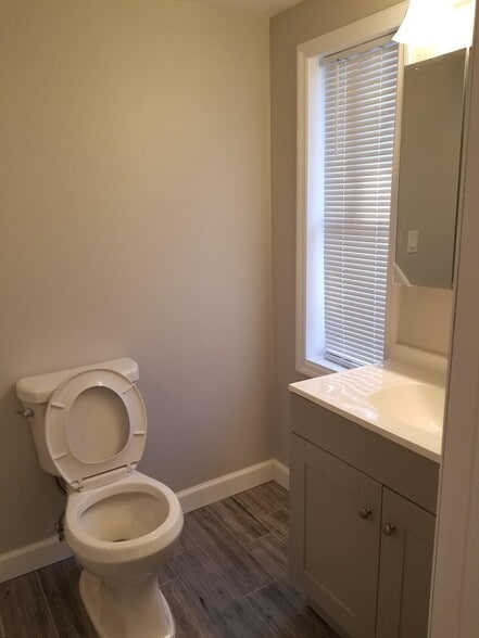 Master Bath - 3234 71st Ave N