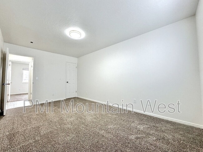 Building Photo - 49 S 200 W