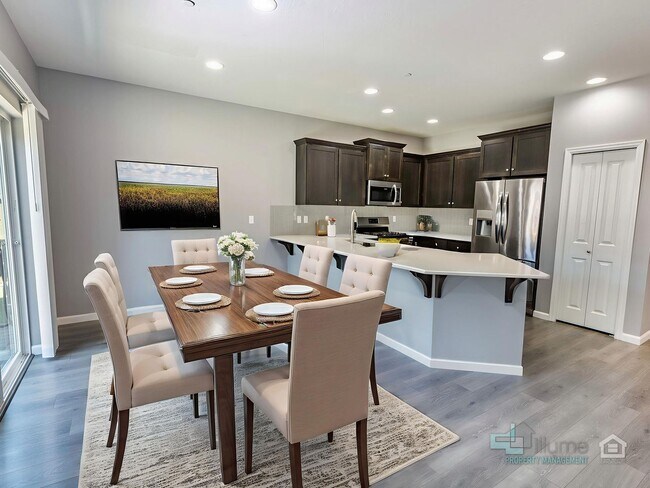 Building Photo - Spacious 4 Bedroom Home with Solar Power Near Cooper Mountain Nature Park