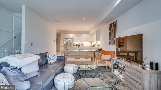 Building Photo - 2003 1st St NW