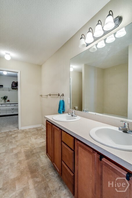 Primary Photo - 3 Blackberry Ln