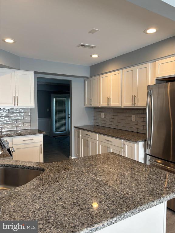 Building Photo - 87 Amity Dr
