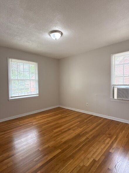 Building Photo - 135 E Hill St