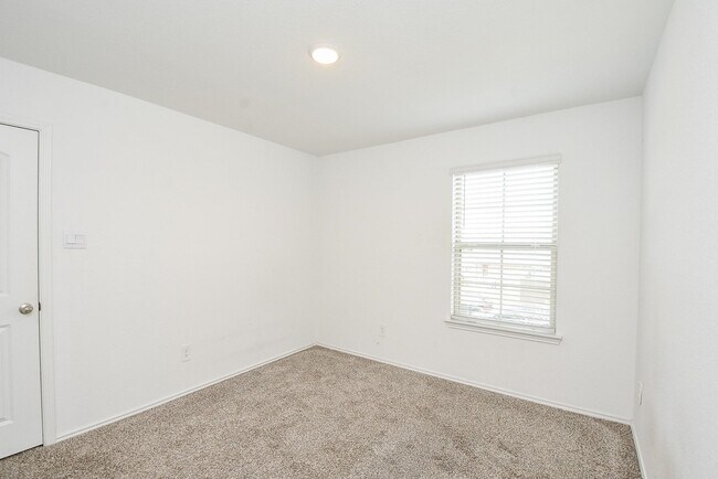 Building Photo - 21170 Alder Oaks Dr