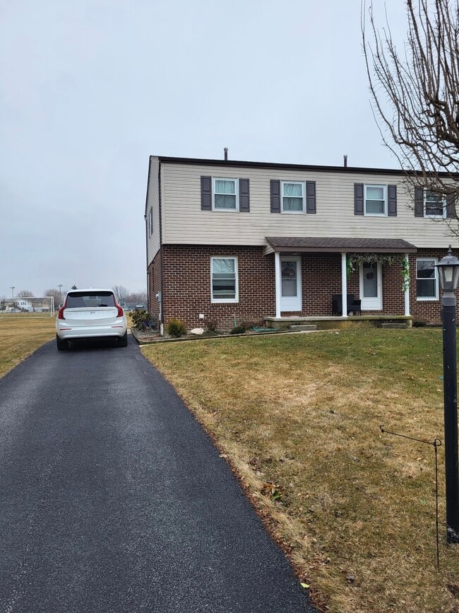 Building Photo - 610 Cricket Ln