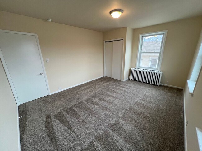 Building Photo - 955 E Main St