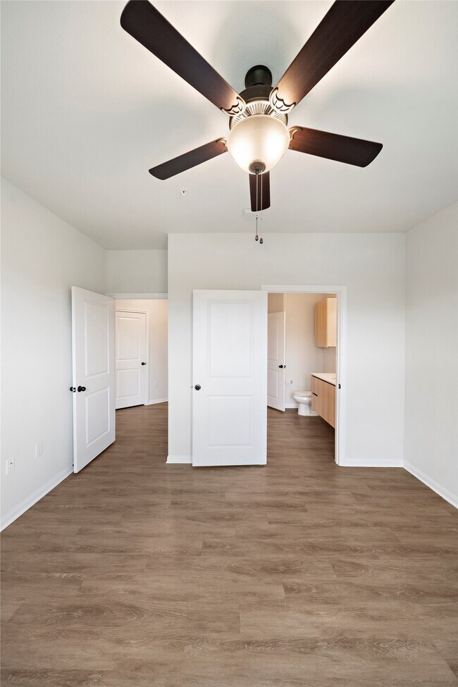 Building Photo - 17000 Bissonnet St