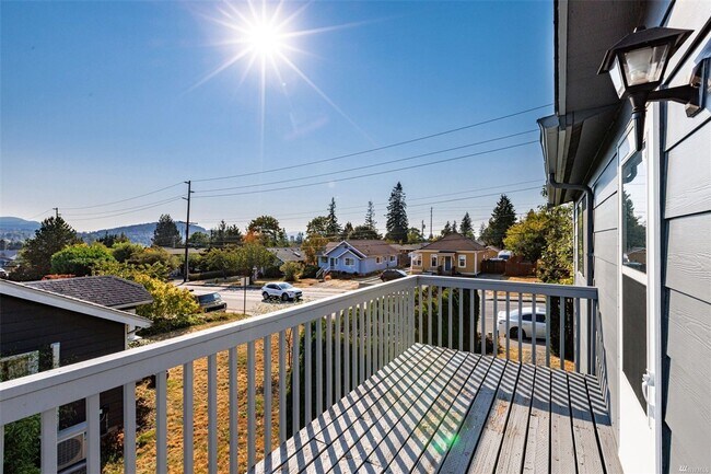 Building Photo - Amazing 3 bed with option for 4th bedroom in duplex