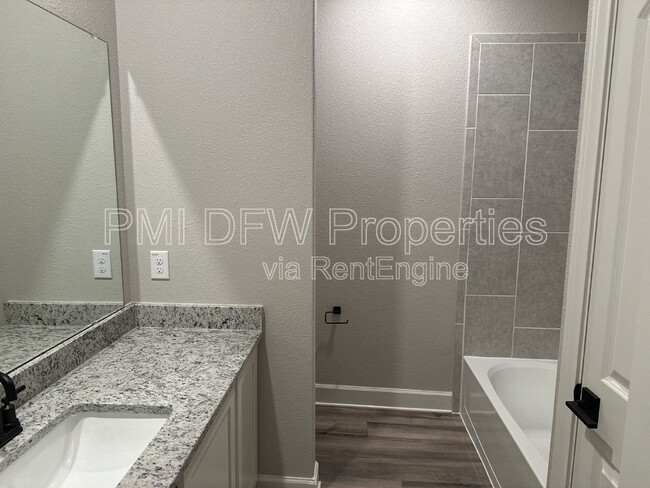 Building Photo - 808 Boyer Ct