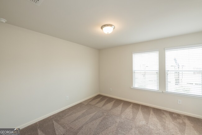 Building Photo - 1585 Villageside Ct
