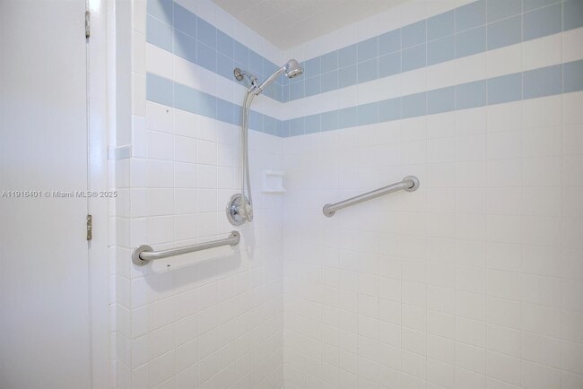 Building Photo - 220 Rhapsody Ave