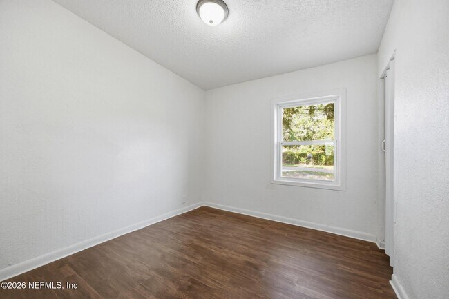 Building Photo - 5846 Abelia Rd