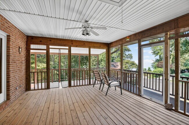 Building Photo - 3523 Hilltop Dr