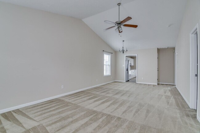 Building Photo - End Unit Townhome!