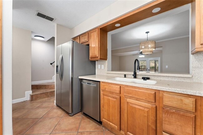 Building Photo - 4467 Brook Hollow Cir