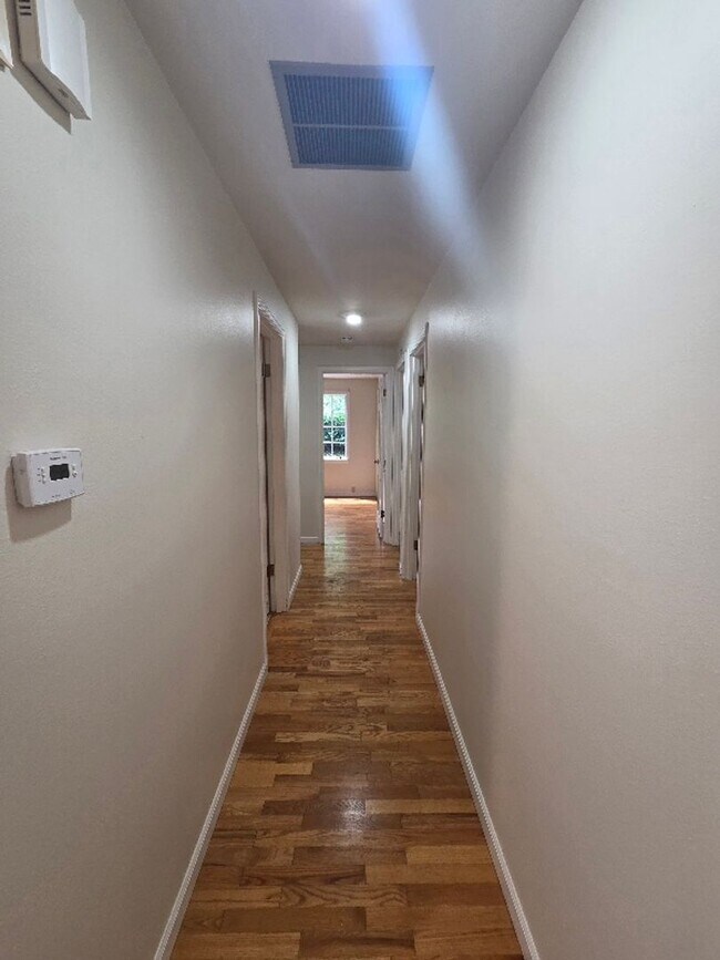 Building Photo - Private 4 Bedroom / 2.5 Bath Bridle Trails Acerage Property