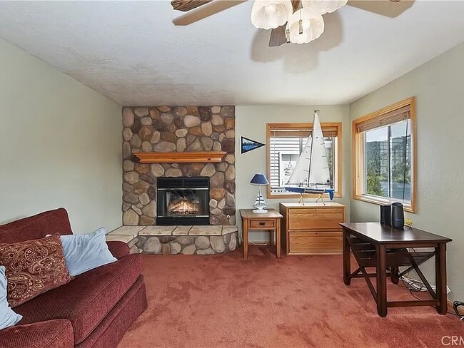 Building Photo - 262 Delle Dr