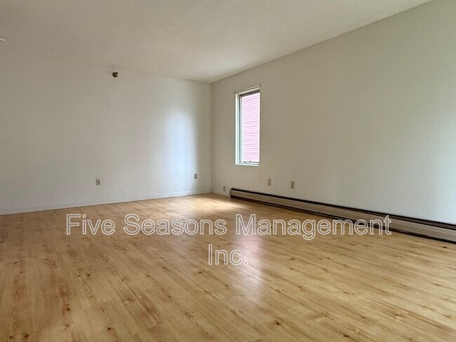 Building Photo - 115 N Winooski Ave