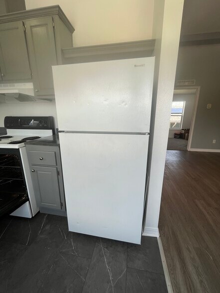 Building Photo - 373 N Buchanan St