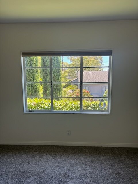 Building Photo - 509 E Valerio St