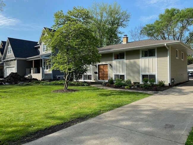 Building Photo - 917 Rose Ln