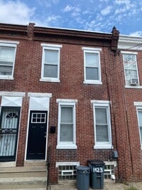 Building Photo - Renovated 3 bed townhome